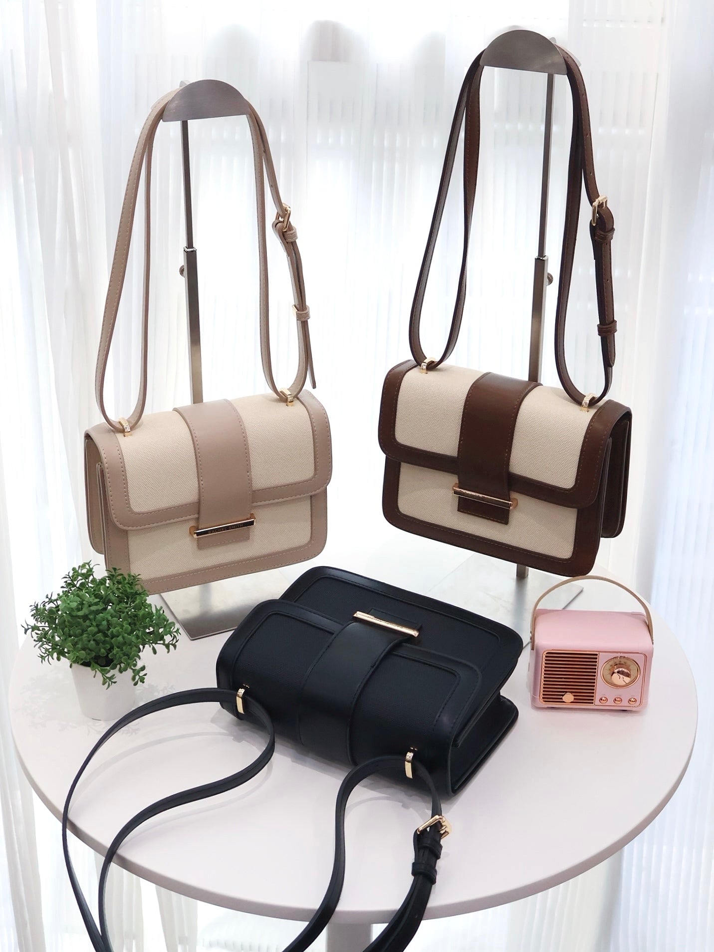 Nicole Vintage Crossbody Bag